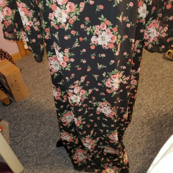 #52 Size Medium Forever 21 Floral Robe - Picture 4 of 5